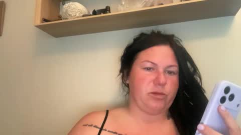 Snapshot of ambermoss7 chatting on 05/06/26, 02:33 ambermoss7 online show from 05/06/26, 02:33