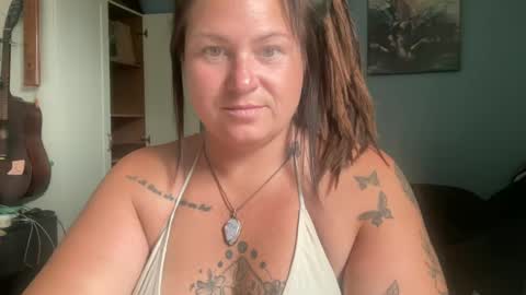 Snapshot of ambermoss7 chatting on 07/15/26, 10:48 ambermoss7 online show from 07/15/26, 10:48