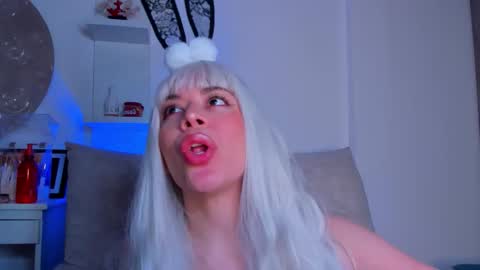 Snapshot of amberredzee chatting on 10/26/25, 01:06 Amber Redzee online show from 10/26/25, 01:06