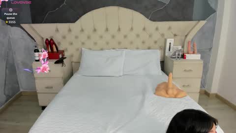 Snapshot of amberrgrey_ chatting on 09/29/25, 06:35 Amber Grey online show from 09/29/25, 06:35