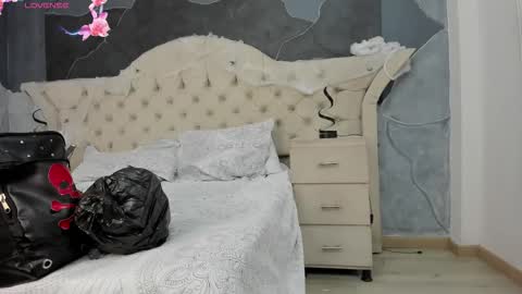 Snapshot of amberrgrey_ chatting on 10/12/25, 12:48 Amber Grey online show from 10/12/25, 12:48