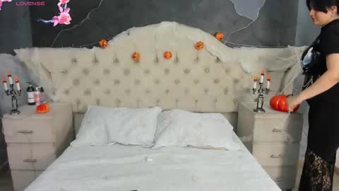 Snapshot of amberrgrey_ chatting on 10/18/25, 12:39 Amber Grey online show from 10/18/25, 12:39