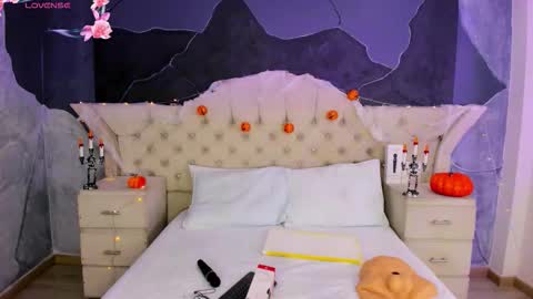 Snapshot of amberrgrey_ chatting on 10/22/25, 06:18 Amber Grey online show from 10/22/25, 06:18