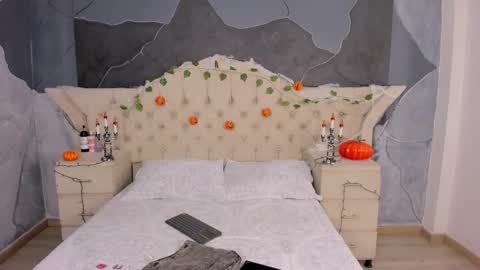 Snapshot of amberrgrey_ chatting on 10/26/25, 12:44 Amber Grey online show from 10/26/25, 12:44