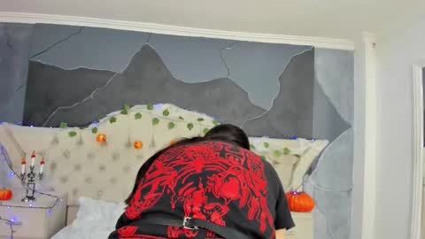 Snapshot of amberrgrey_ chatting on 10/27/25, 06:01 Amber Grey online show from 10/27/25, 06:01