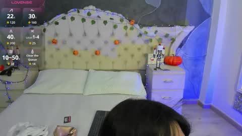 Snapshot of amberrgrey_ chatting on 10/29/25, 06:42 Amber Grey online show from 10/29/25, 06:42