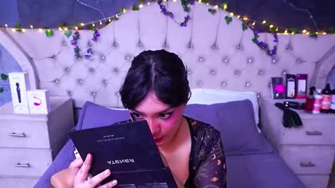 Snapshot of amberrgrey_ chatting on 03/15/26, 03:29 Amber Grey online show from 03/15/26, 03:29