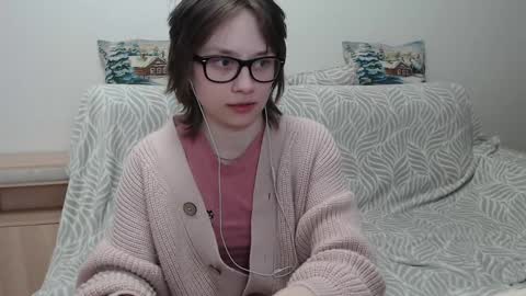 Snapshot of ambersimard chatting on 12/27/24, 04:04 Amber online show from 12/27/24, 04:04