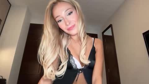 Snapshot of ambrefleur chatting on 02/21/26, 05:08 Ambre online show from 02/21/26, 05:08