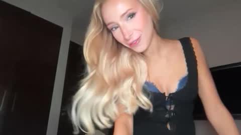 Snapshot of ambrefleur chatting on 03/02/26, 03:20 Ambre online show from 03/02/26, 03:20