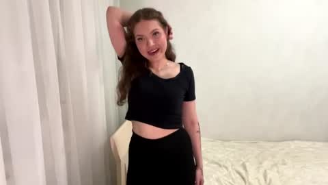 Snapshot of ameeteuscher chatting on 06/15/26, 05:04 Mia online show from 06/15/26, 05:04