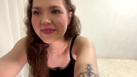 Snapshot of ameeteuscher chatting on 06/21/26, 05:04 Mia online show from 06/21/26, 05:04