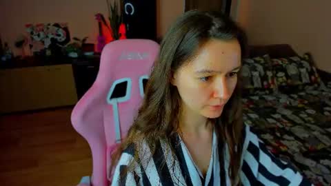 Snapshot of ameli_moon chatting on 07/27/26, 04:47 Eileen online show from 07/27/26, 04:47