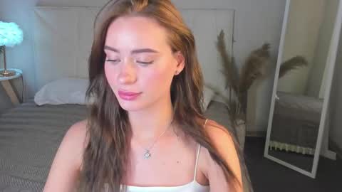 Snapshot of ameli_povilainn chatting on 09/17/25, 10:28 Ameli online show from 09/17/25, 10:28