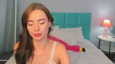 Snapshot of ameli_povilainn chatting on 10/22/25, 11:32 Ameli online show from 10/22/25, 11:32