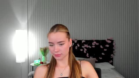 Snapshot of ameli_povilainn chatting on 12/05/25, 10:57 Ameli online show from 12/05/25, 10:57