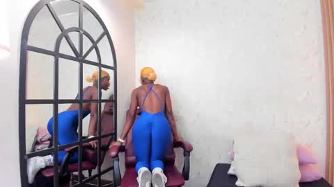 Amelia Adams online show from 10/24/25, 04:25