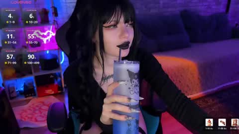 Amelia Aley  online show from 04/22/26, 10:06