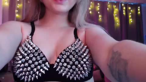 Snapshot of amelia_blondie chatting on 02/07/26, 01:37 Amelia online show from 02/07/26, 01:37
