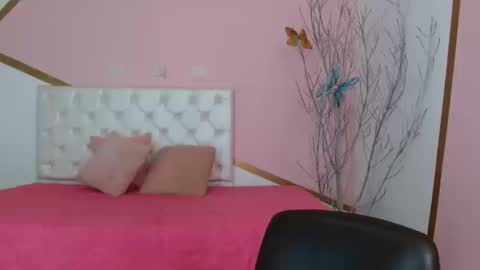 amelia online show from 02/21/25, 04:16