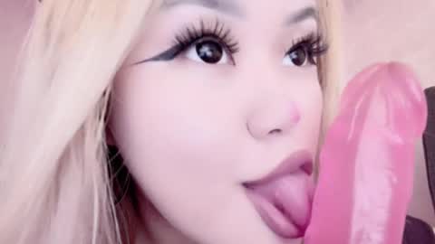 Amelia online show from 02/18/25, 12:26