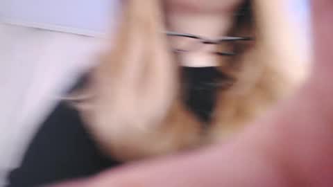 Snapshot of amelia_sunlight chatting on 05/25/26, 04:13 Amelia online show from 05/25/26, 04:13