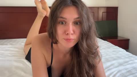 Snapshot of ameliahenderson chatting on 06/19/26, 11:19 Ameli online show from 06/19/26, 11:19
