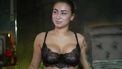  Amelia  online show from 11/24/25, 08:08