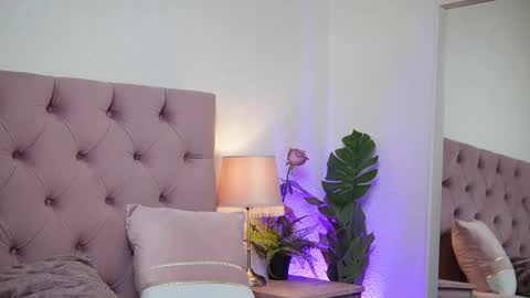  Amelia  online show from 12/02/25, 08:04