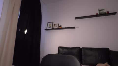 Amelia   online show from 10/12/25, 08:24