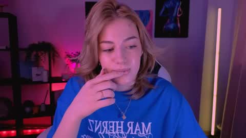 Snapshot of ameliarosaline chatting on 05/13/26, 02:42 ameliarosaline online show from 05/13/26, 02:42