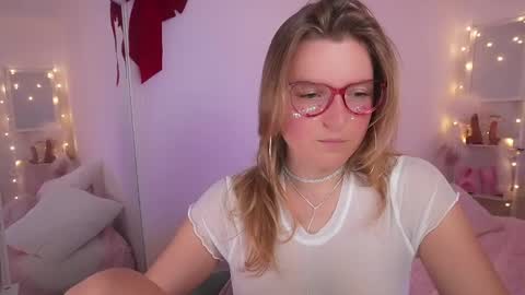 Snapshot of ameliasweety69 chatting on 02/23/25, 07:38 Amelia online show from 02/23/25, 07:38