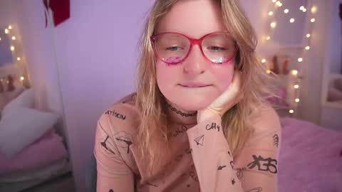 Snapshot of ameliasweety69 chatting on 03/01/25, 04:44 Amelia online show from 03/01/25, 04:44