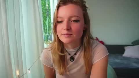 Snapshot of ameliasweety69 chatting on 02/28/26, 01:45 Amelia online show from 02/28/26, 01:45