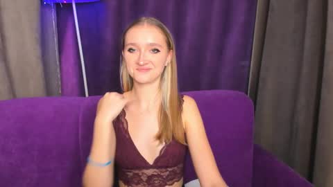 Snapshot of ameliawise chatting on 12/15/24, 11:45 ameliawise online show from 12/15/24, 11:45