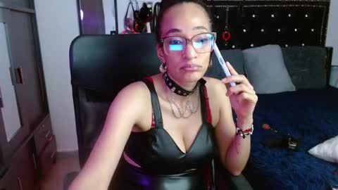 amelie__martinez online show from 11/17/25, 01:22