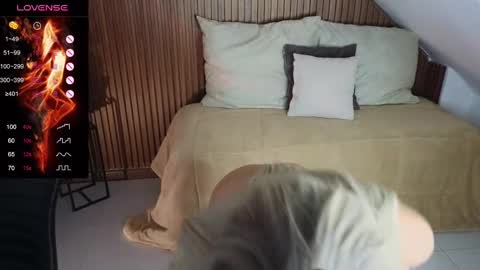 Isabella online show from 03/10/25, 07:32