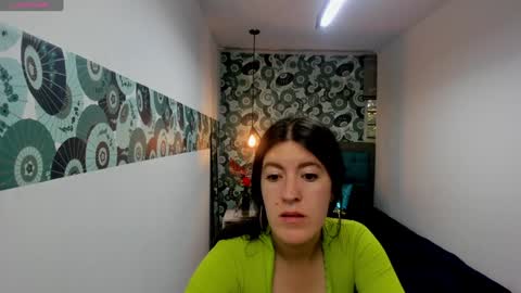 Snapshot of ameliegray chatting on 01/18/25, 12:15 A M E L I E online show from 01/18/25, 12:15