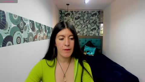 Snapshot of ameliegray chatting on 01/18/25, 03:16 A M E L I E online show from 01/18/25, 03:16