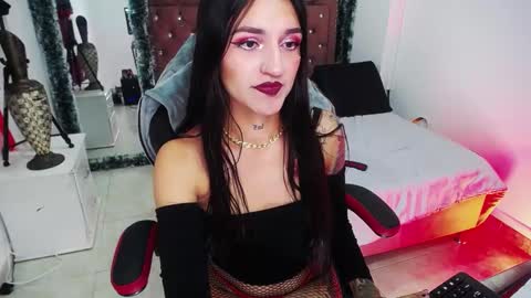 Snapshot of amelierouss chatting on 01/02/25, 02:00 AMELIEROUS .. see you tomorrow kisses online show from 01/02/25, 02:00