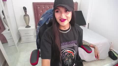 Snapshot of amelierouss chatting on 01/14/25, 04:50 AMELIEROUS .. see you tomorrow kisses online show from 01/14/25, 04:50