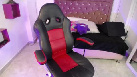 Snapshot of amelierouss chatting on 02/07/25, 04:24 AMELIEROUS .. see you tomorrow kisses online show from 02/07/25, 04:24