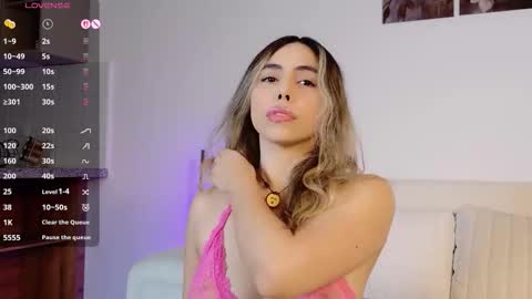 Snapshot of amelietarson chatting on 11/04/25, 08:19 Victoria online show from 11/04/25, 08:19