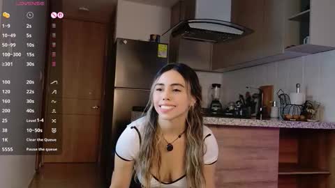 Snapshot of amelietarson chatting on 11/21/25, 07:56 Victoria online show from 11/21/25, 07:56