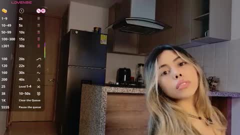 Snapshot of amelietarson chatting on 11/22/25, 09:03 Victoria online show from 11/22/25, 09:03