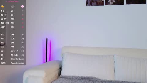 Snapshot of amelietarson chatting on 12/18/25, 07:42 Victoria online show from 12/18/25, 07:42