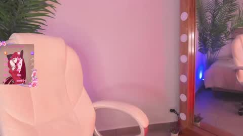 Snapshot of ameliie_brown chatting on 12/22/24, 03:44 Amelie online show from 12/22/24, 03:44