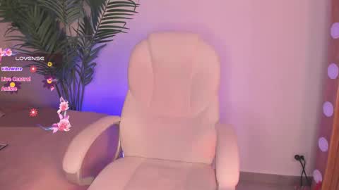 Snapshot of ameliie_brown chatting on 01/30/25, 04:24 Amelie online show from 01/30/25, 04:24