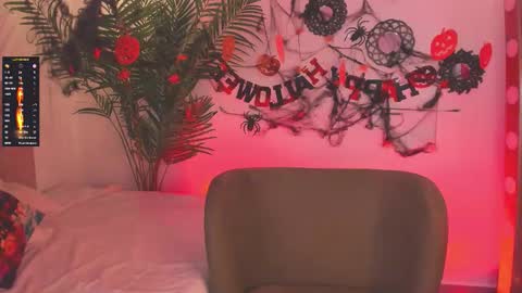 Snapshot of ameliie_brown chatting on 10/14/25, 02:45 Amelie online show from 10/14/25, 02:45