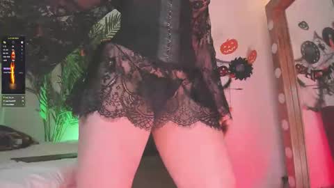 Snapshot of ameliie_brown chatting on 10/22/25, 01:28 Amelie online show from 10/22/25, 01:28